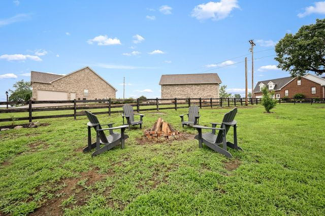 25 Bridle Path Ln, Hartsville, TN 37074