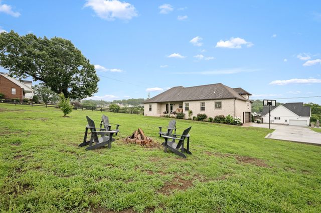 25 Bridle Path Ln, Hartsville, TN 37074