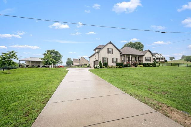 25 Bridle Path Ln, Hartsville, TN 37074