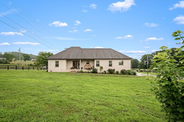 25 Bridle Path Ln, Hartsville, TN 37074