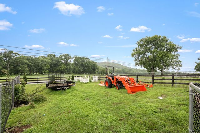 25 Bridle Path Ln, Hartsville, TN 37074