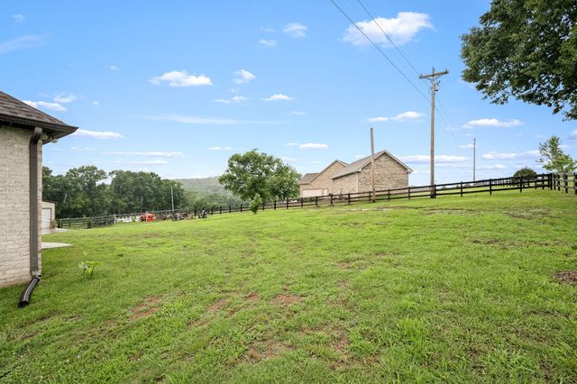 25 Bridle Path Ln, Hartsville, TN 37074