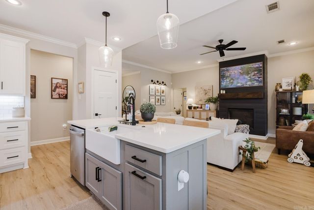 18556 Parkway Pines Drive, Bauxite, AR 72011