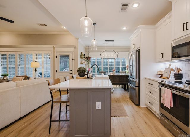 18556 Parkway Pines Drive, Bauxite, AR 72011