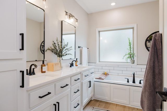 18556 Parkway Pines Drive, Bauxite, AR 72011