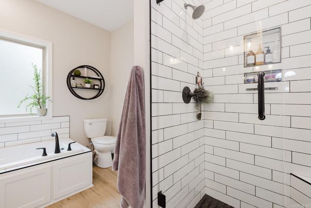 18556 Parkway Pines Drive, Bauxite, AR 72011