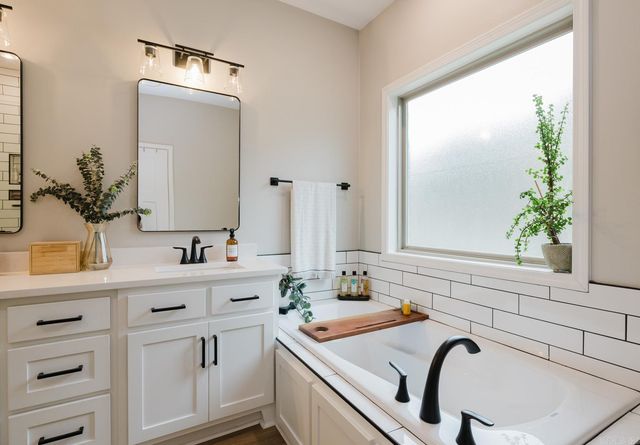 18556 Parkway Pines Drive, Bauxite, AR 72011