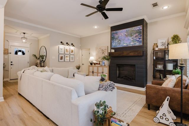 18556 Parkway Pines Drive, Bauxite, AR 72011