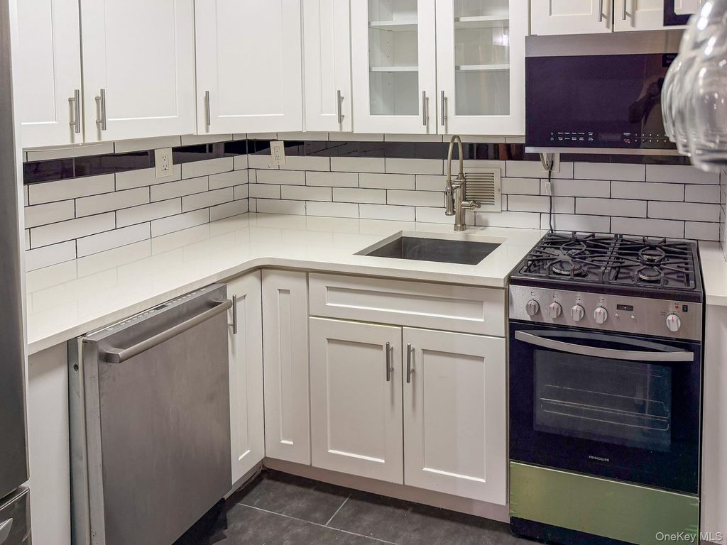 222 Smith 3B, Freeport, NY 11520 — exterior