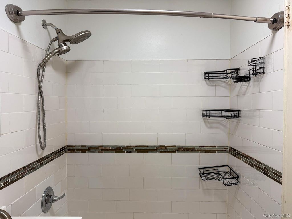222 Smith 3B, Freeport, NY 11520 — photo 3