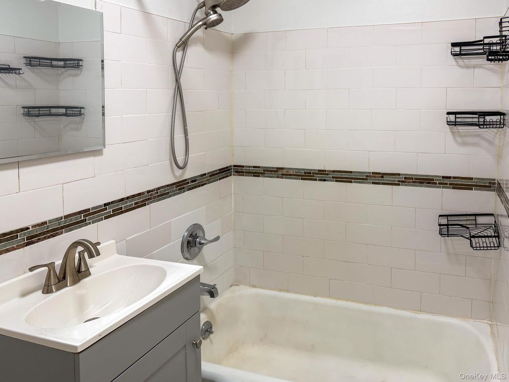 222 Smith 3B, Freeport, NY 11520 — photo 5
