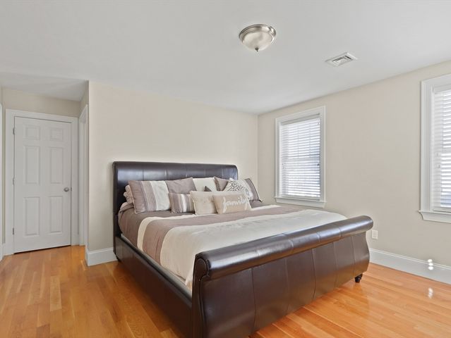 105-107 North St 105, Newton, MA 02460