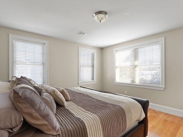 105-107 North St 105, Newton, MA 02460