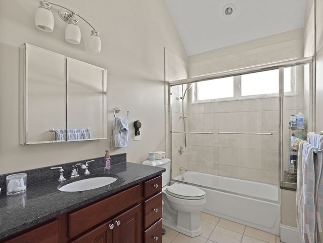 105-107 North St 105, Newton, MA 02460