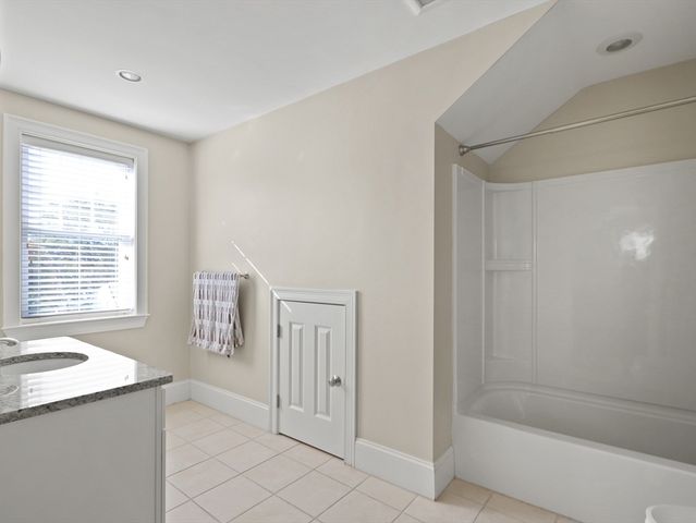 105-107 North St 105, Newton, MA 02460