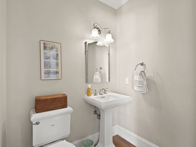 105-107 North St 105, Newton, MA 02460