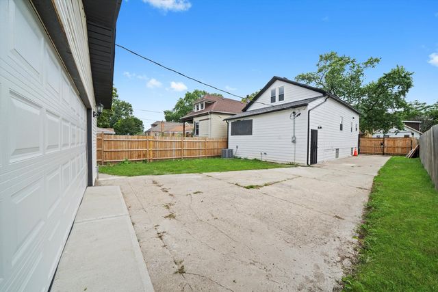 1134 W 104th Street, Chicago, IL 60643