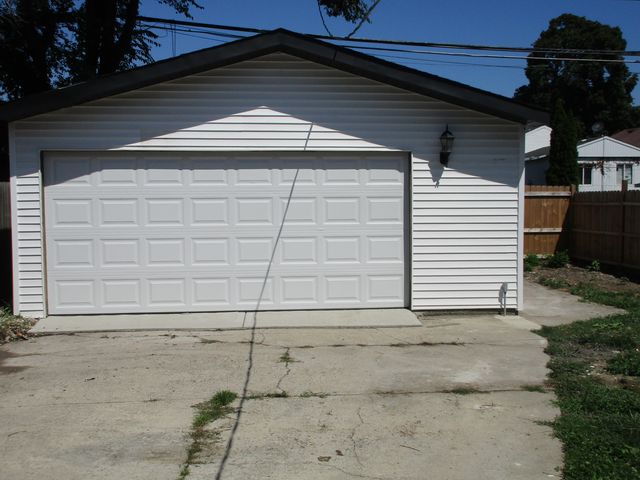 1134 W 104th Street, Chicago, IL 60643