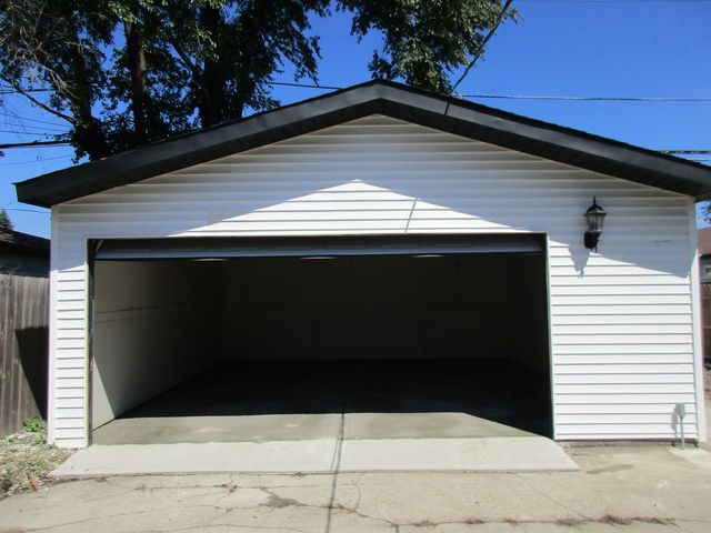 1134 W 104th Street, Chicago, IL 60643