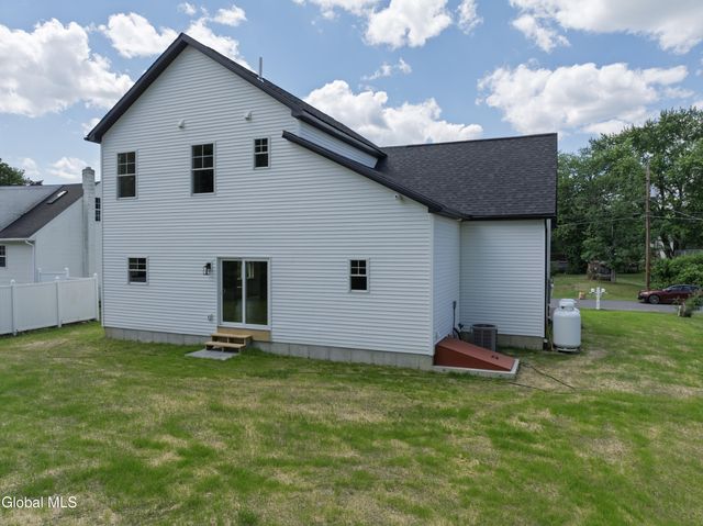 3 Dorchester Drive, Stillwater, NY 12170