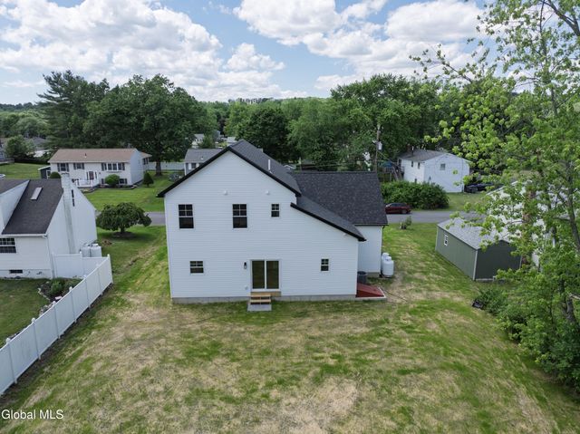 3 Dorchester Drive, Stillwater, NY 12170