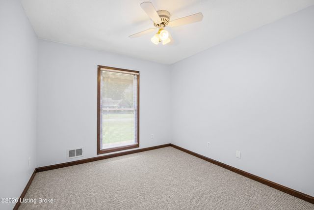 4809 Sussex Dr, Shepherdsville, KY 40165