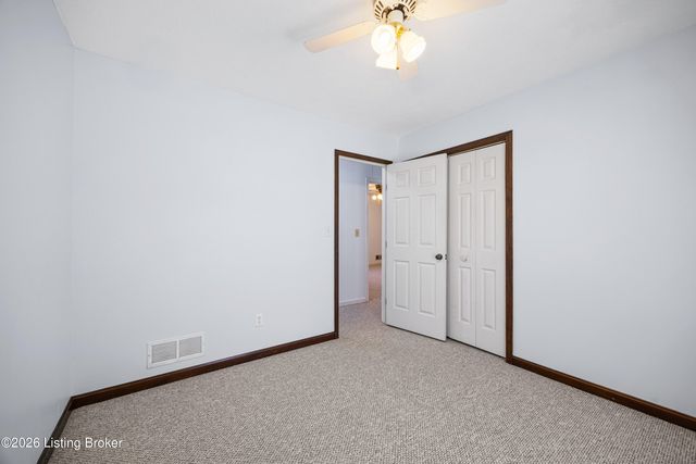 4809 Sussex Dr, Shepherdsville, KY 40165