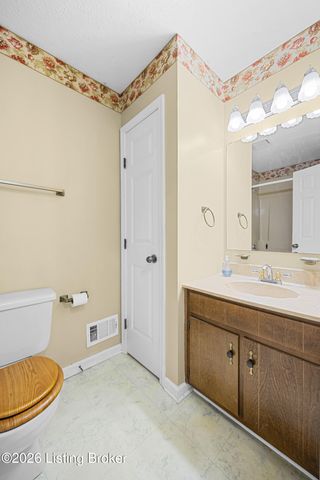 4809 Sussex Dr, Shepherdsville, KY 40165
