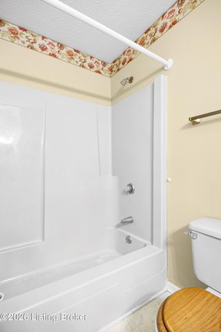 4809 Sussex Dr, Shepherdsville, KY 40165
