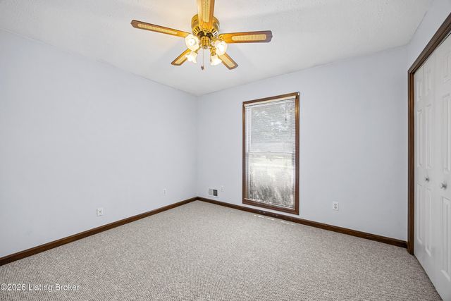 4809 Sussex Dr, Shepherdsville, KY 40165
