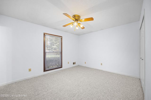 4809 Sussex Dr, Shepherdsville, KY 40165