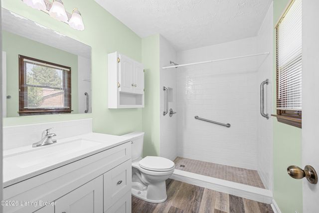4809 Sussex Dr, Shepherdsville, KY 40165