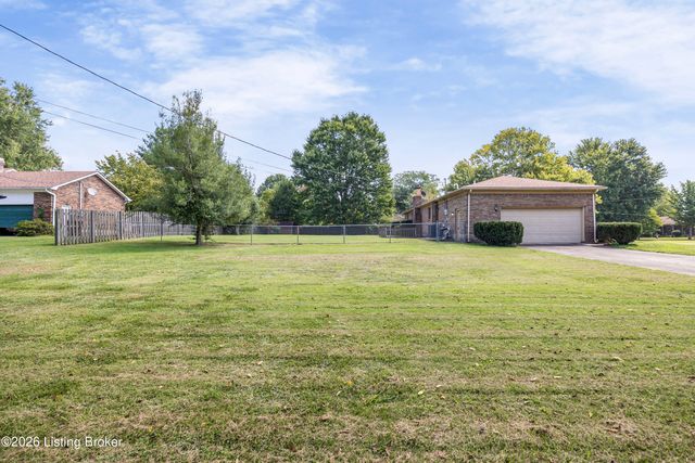 4809 Sussex Dr, Shepherdsville, KY 40165