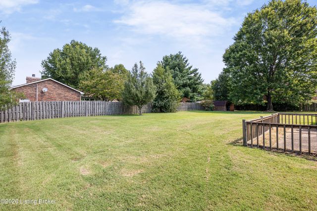 4809 Sussex Dr, Shepherdsville, KY 40165