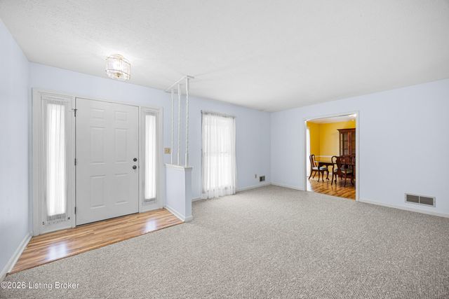 4809 Sussex Dr, Shepherdsville, KY 40165