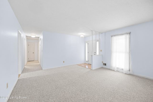 4809 Sussex Dr, Shepherdsville, KY 40165