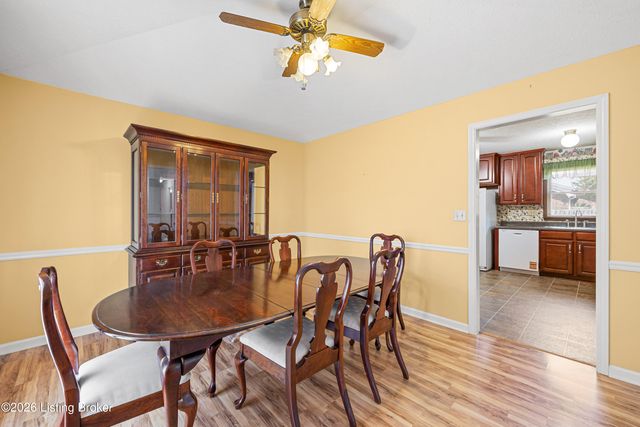 4809 Sussex Dr, Shepherdsville, KY 40165