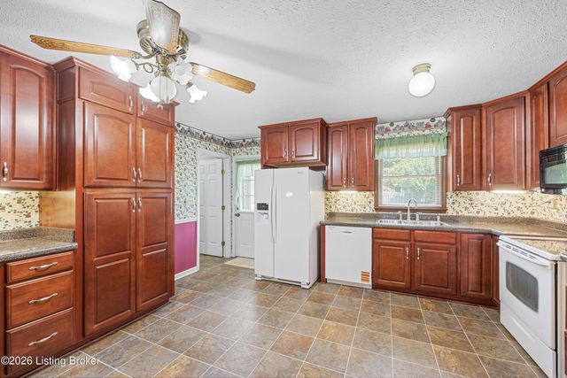 4809 Sussex Dr, Shepherdsville, KY 40165