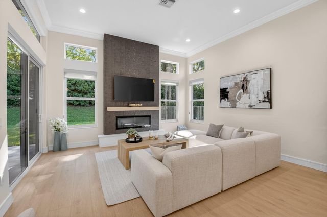 9722 Napoli Woods Lane, Delray Beach, FL 33446