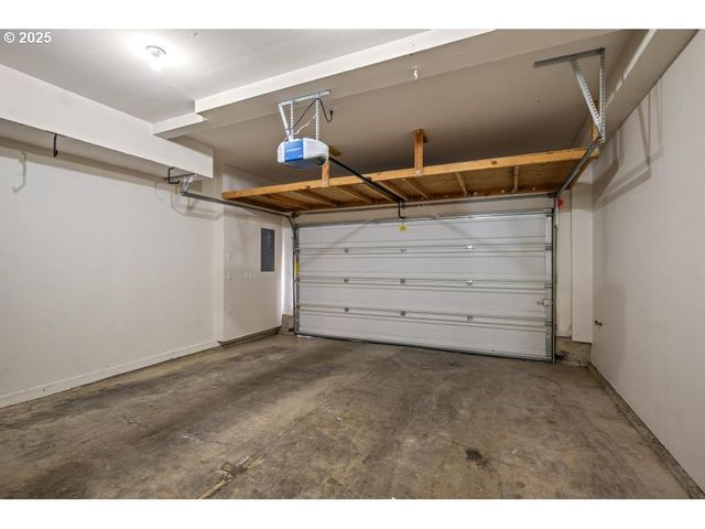 1112 Se ALIKA Ave, Hillsboro, OR 97123
