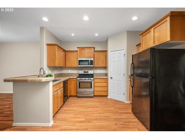 1112 Se ALIKA Ave, Hillsboro, OR 97123