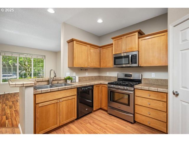 1112 Se ALIKA Ave, Hillsboro, OR 97123