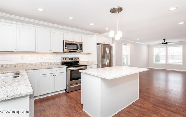 11516 Bellewood Garden Ct, Louisville, KY 40223