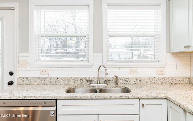 11516 Bellewood Garden Ct, Louisville, KY 40223