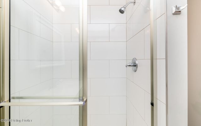 11516 Bellewood Garden Ct, Louisville, KY 40223