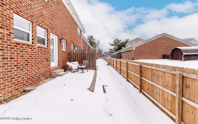 11516 Bellewood Garden Ct, Louisville, KY 40223