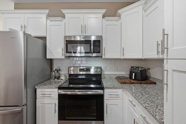 1300 Villa Cir, Lebanon, TN 37090