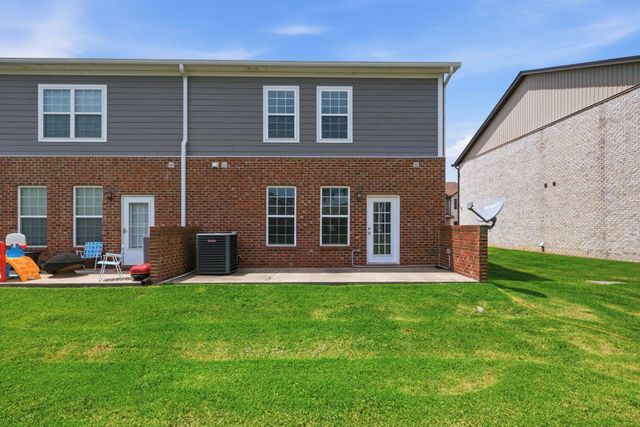 1300 Villa Cir, Lebanon, TN 37090