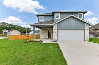 112 Callie ST, Smithville, TX 78957