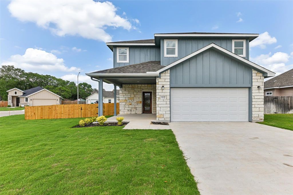 112 Callie ST, Smithville, TX 78957